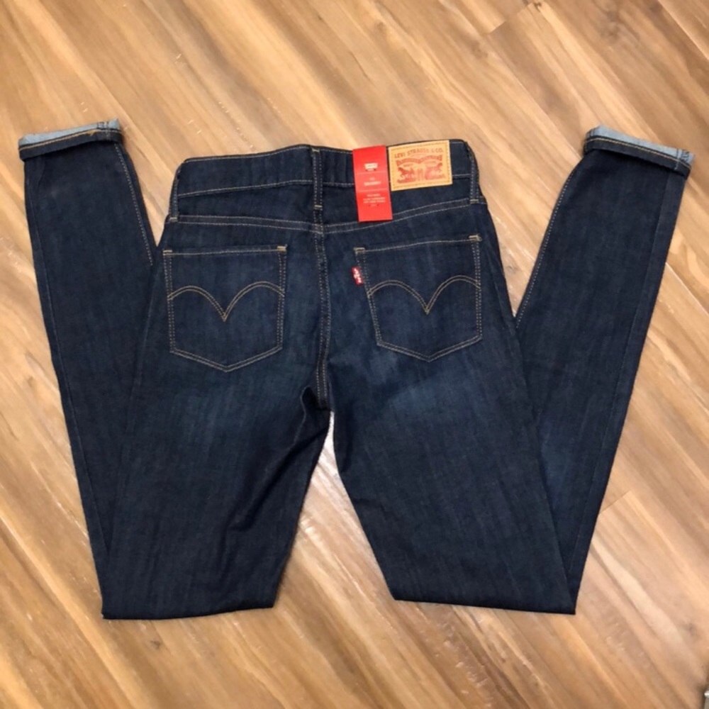 Levi jeans NWT skinny jeans high waisted